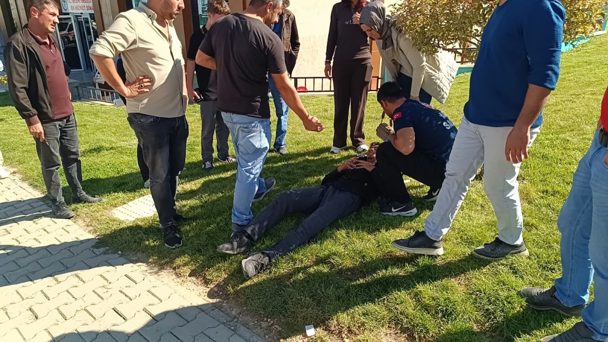 Otomobilin çarptığı motosikletin sürücüsü ağır yaralandı