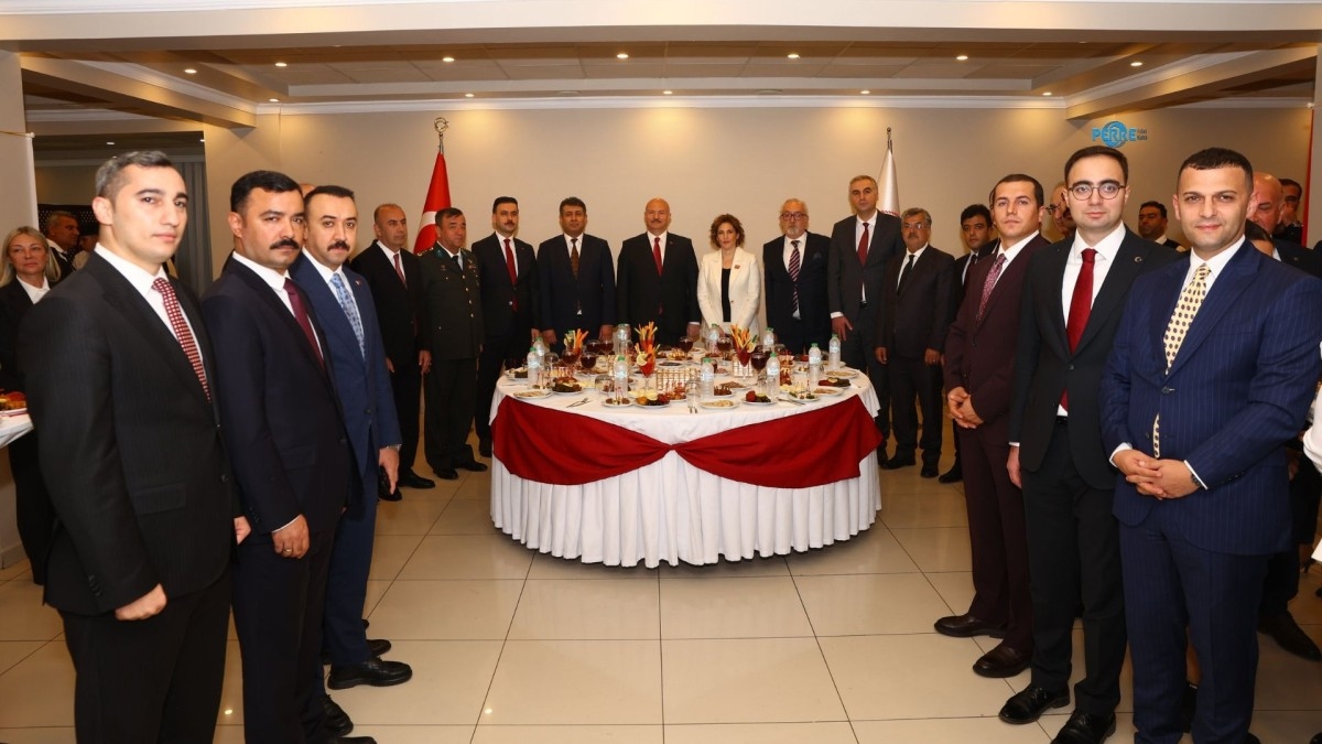 Adıyaman’da Cumhuriyet’in 103. yılı kutlamaları Polis Evi’ndeki kabul töreniyle tamamlandı